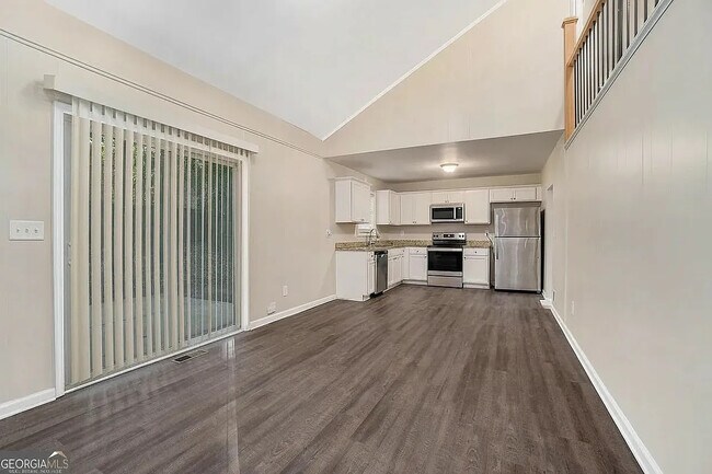 Foto del edificio - Room in House on Granada Pl