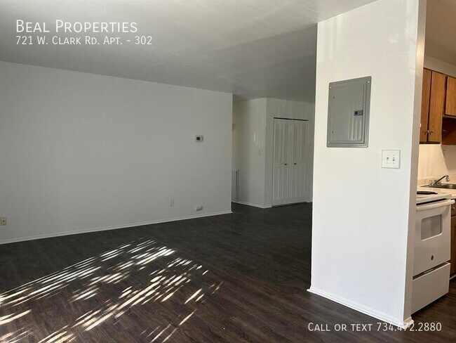 Foto del edificio - 721 W Clark Rd