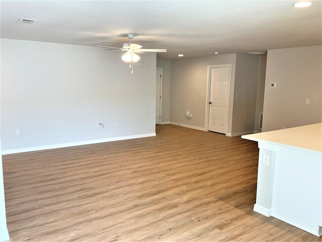 Building Photo - 983 Quail St SE