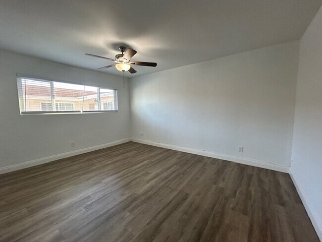 Foto del edificio - 2211 S Grand Ave