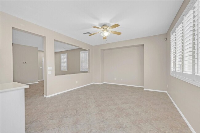 Building Photo - Henderson 4 bedroom plus loft home with bi...