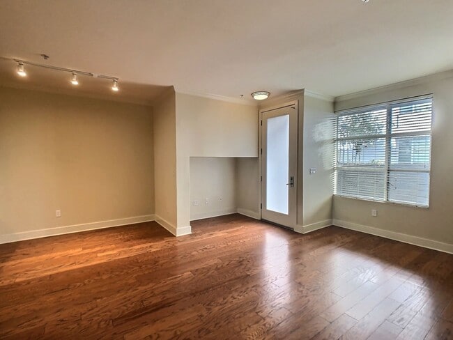 Building Photo - Beautiful 1 Bedroom Condo for Rent