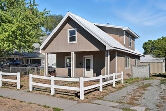 2409 E Queen Ave