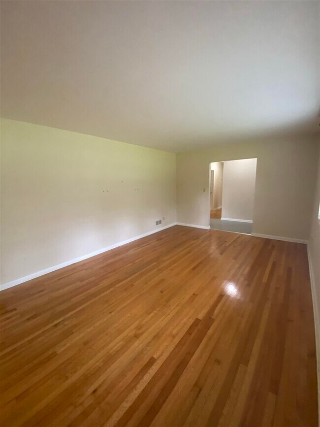 Foto del edificio - 1006 Ivanhoe Rd