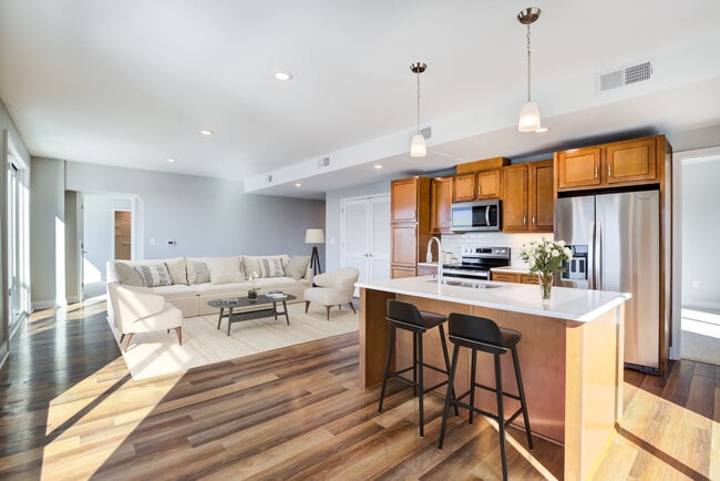 Overlook at RiverPlace apartments — community photo - Overlook at RiverPlace