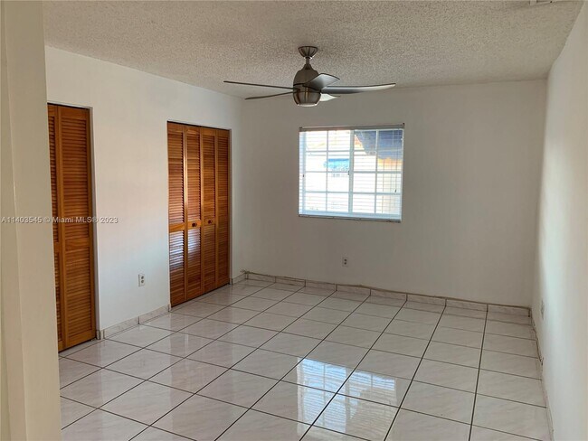 Foto del edificio - 10101 W Okeechobee Rd