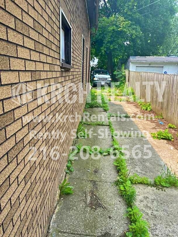 Building Photo - 3312 W 58th St