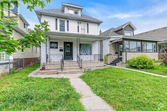 Building Photo - 932 Hall Ave