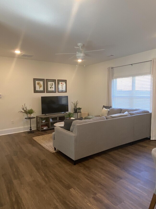 Foto del edificio - 114 Conrad Dr