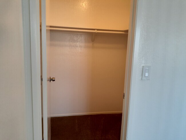Building Photo - 216 Cypress Ave