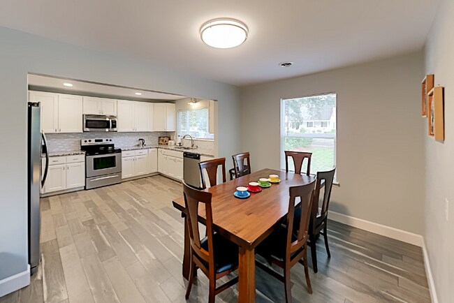 Foto del edificio - 4207 Little River Rd