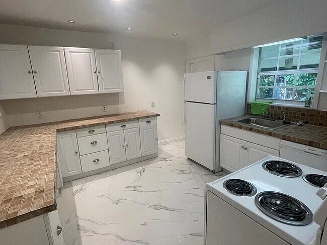 Foto del edificio - 1005 SW 7th Ter