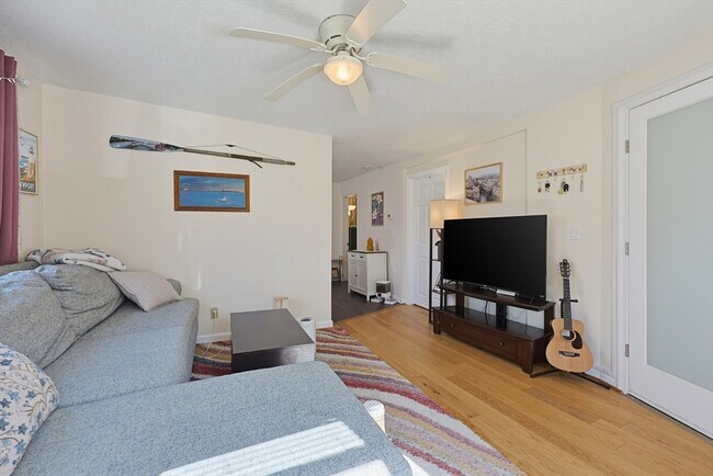 Foto del edificio - 11 Hillcrest Ave