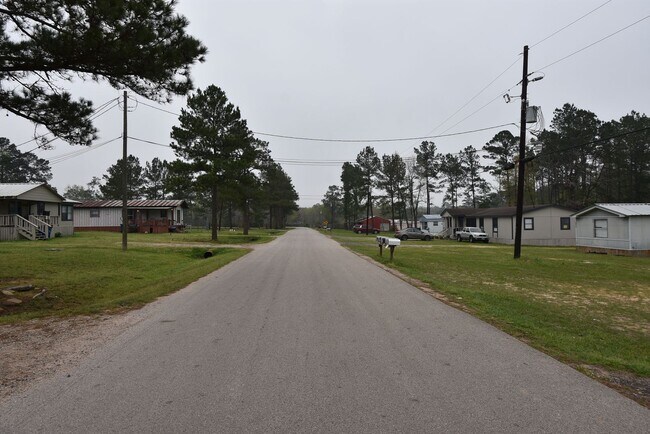 Foto del edificio - Be part of this cozy community at Roy Harris Loop