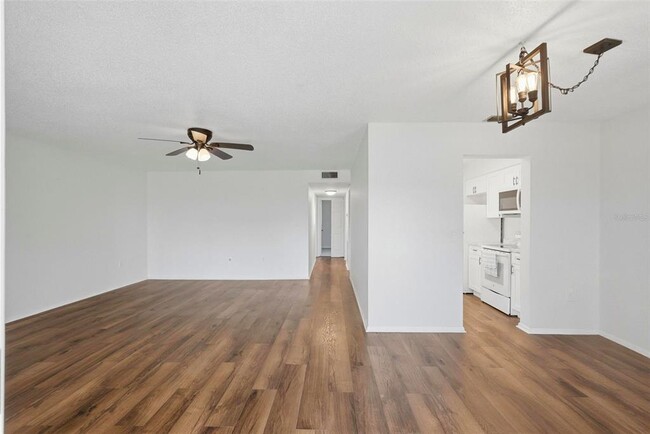 Foto del edificio - 350 79th Ave N