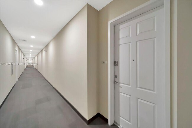 Foto del edificio - 2100 Van Buren St