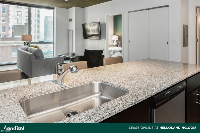 Building Photo - 1 br, 1 bath  - Landing at JeffJack 612