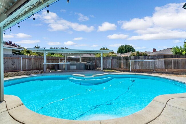 Foto del edificio - 6737 N Harrison Ave