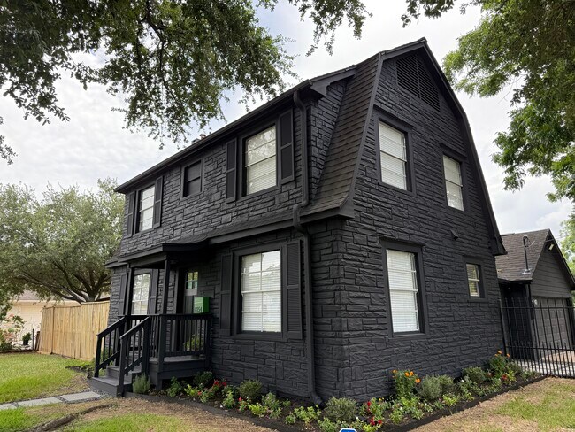 Building Photo - 8134 Niles St
