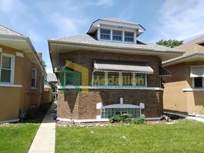 Building Photo - 9418 S Ada St