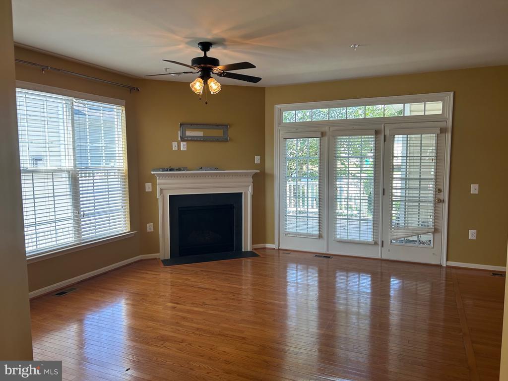 Foto principal - 9816 Traver St