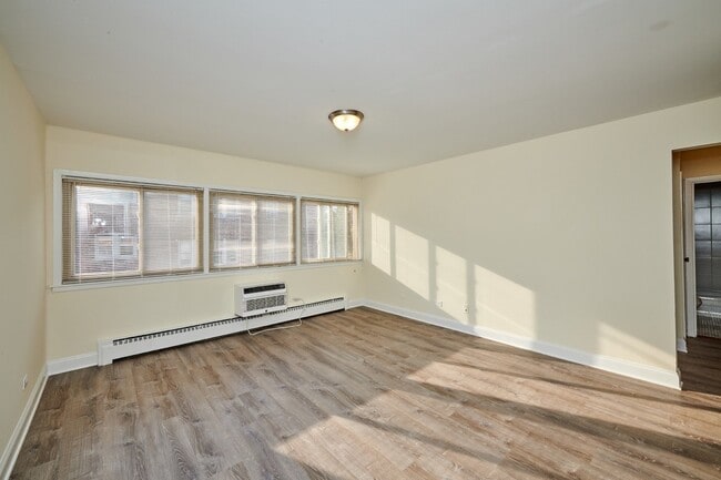 Foto del edificio - 2411 W Fargo Ave