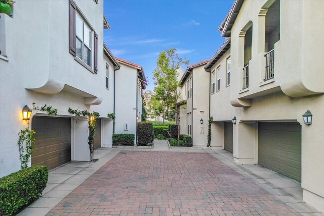 Building Photo - 211 Lockford