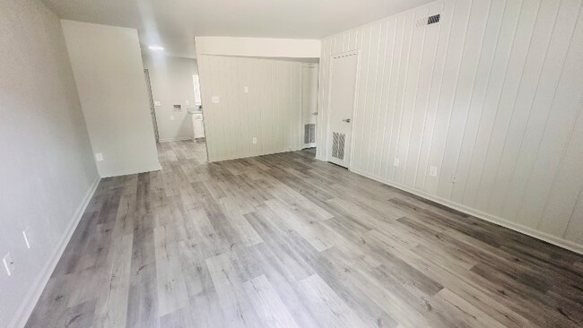 Foto del edificio - 2560 La Deara Crest Ln