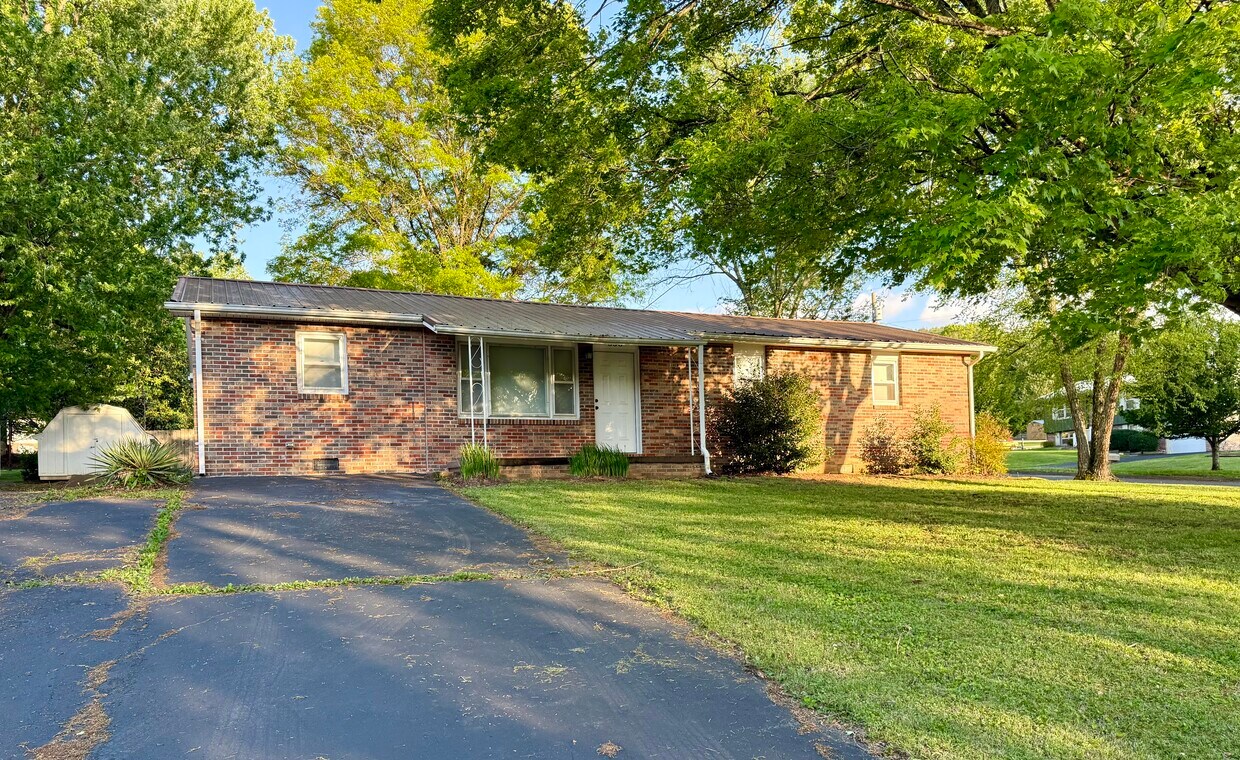 Foto principal - 338 S Austin Springs Rd