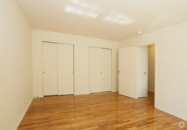 Bedroom - Maple Crest Apartments at Dix Hills