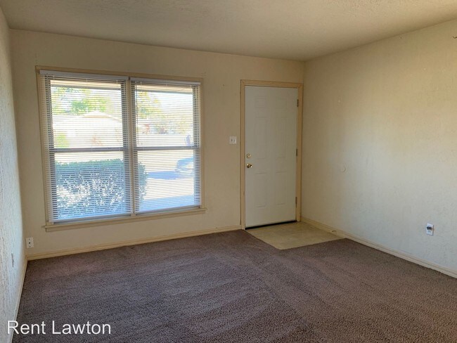 Building Photo - 3 br, 1 bath House - 4328 NW Santa Fe Ave.