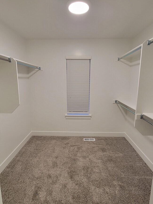 Vestidor principal - 3089 S 350 W