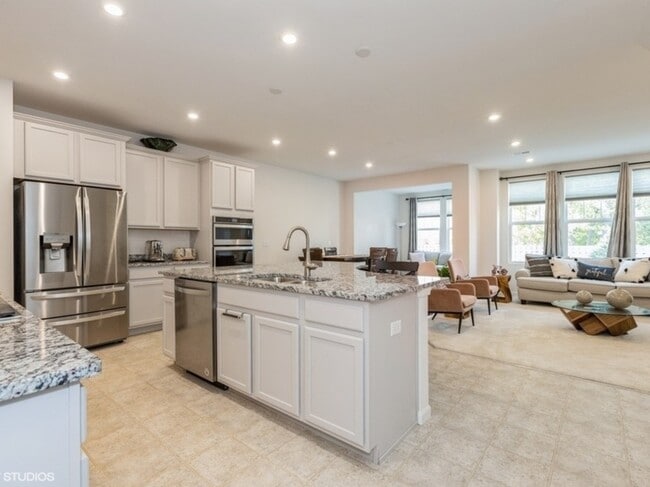 Building Photo - 537 Watercress Dr