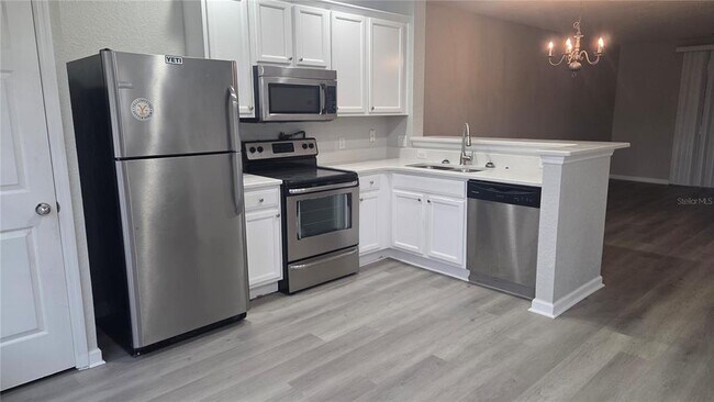 Building Photo - 4439 SW 49th Ave