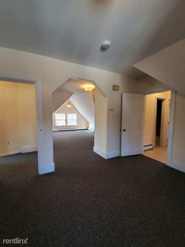 Building Photo - 2 br, 1 bath Apartment - 52 Cedar St 3 Unit 3