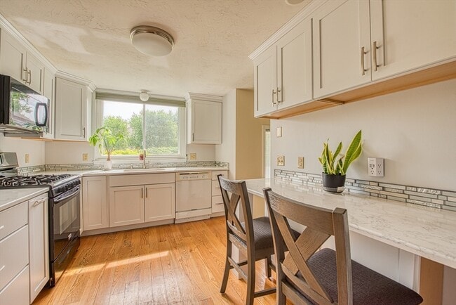 Building Photo - 28 Gaslight Ln