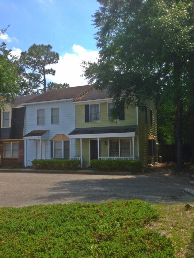 Primary Photo - 2 Bed 2 Bath Townhouse