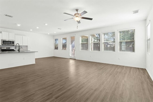 Building Photo - 10405 Tree Duck Dr