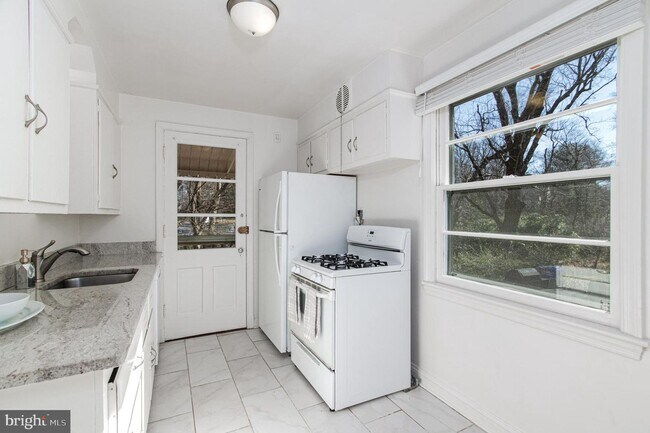 Building Photo - 5107 Westridge Rd