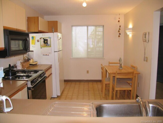Building Photo - 1 Mansfield Grove Rd