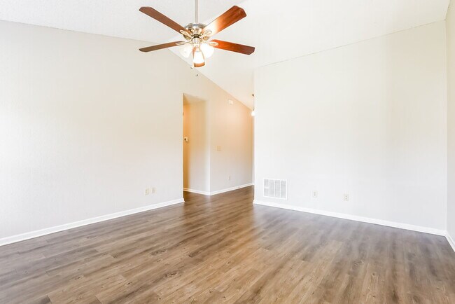 Foto del edificio - 748 Millbrook Dr