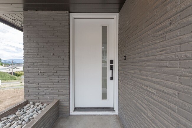 Photo - Crowne Pointe Apartment Homes