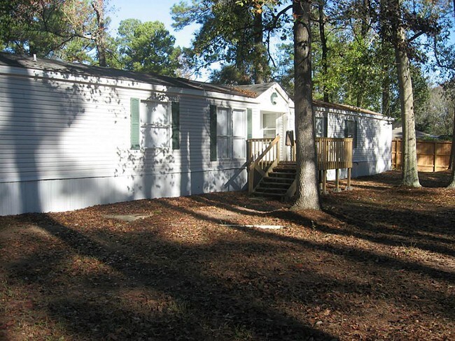 Building Photo - 4124 Greenleaf Dr