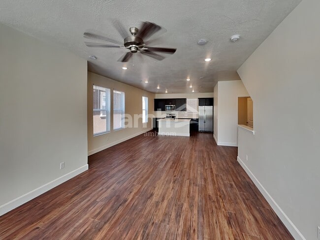 Building Photo - 11023 S Blue Bayou Dr