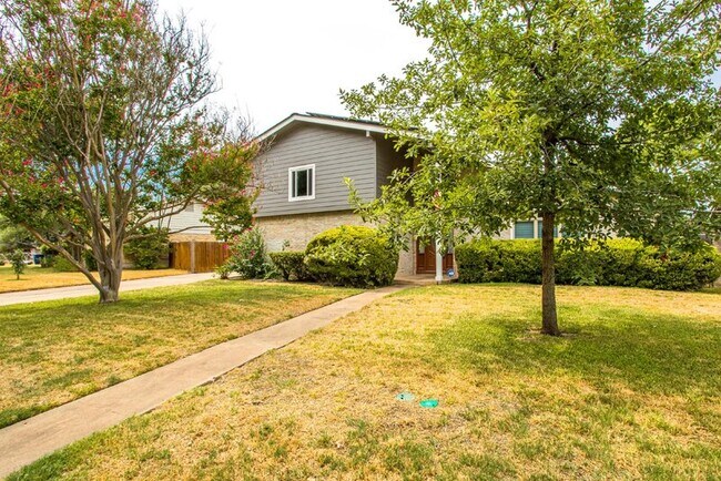 Foto del edificio - 1812 Running Brook Dr