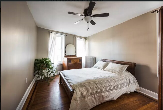Bedroom with inlaid hardwood floors - 2021 W Girard Ave