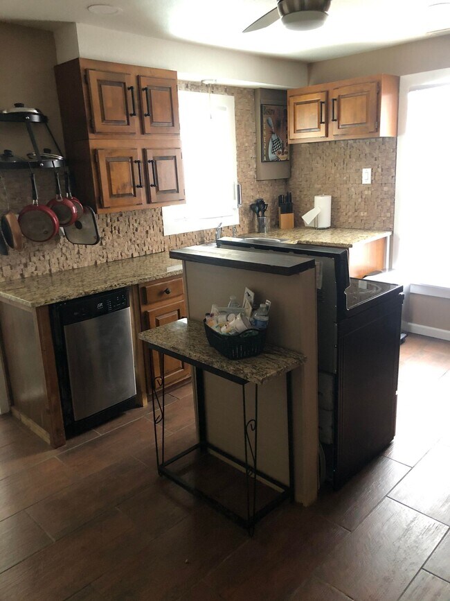 Kitchen - 346 Dempsey St