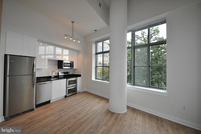Building Photo - 460 New York Ave NW