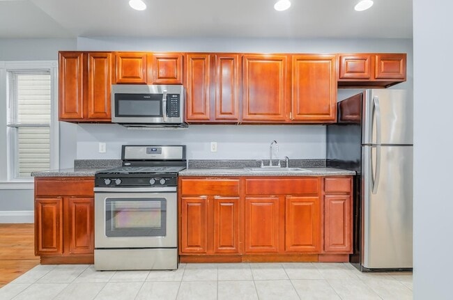 Photo - 396 Union St House