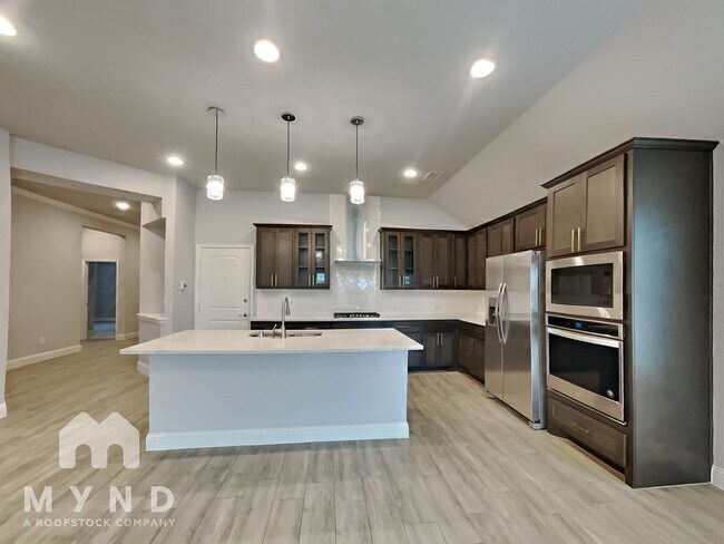 Building Photo - 552 Bradley Dr